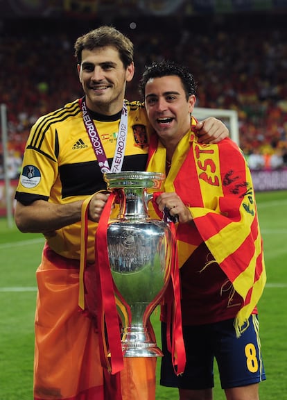 Iker Casillas y Xavi Hernndez celebran la victoria en la final de 2012 en Kiev (Ucrania).