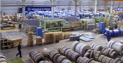 Interior de una fábrica de Acerinox. 