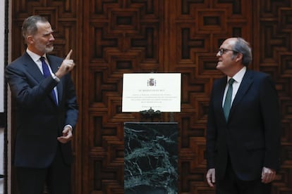 Felipe VI definió la institución como clave y “agente relevante para reforzar la convivencia democrática”. El Rey acudió a la sede con motivo del 40º aniversario de la elección por las Cortes Generales de su primer titular, Joaquín Ruíz-Giménez