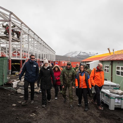 ANTÁRTIDA (-), 11/02/2025.- La ministra de Ciencia, Innovación y Universidades, Diana Morant, ha visitado la base antártica española "Gabriel de Castilla" y ha conocido sobre el terreno las obras del nuevo módulo científico, que incluirá la construcción de uno de los tres laboratorios limpios que existen en la Antártida. Diana Morant intervendrá en el diálogo telemático 'Día de las Mujeres y las Niñas en la Ciencia 2025: despertando vocaciones STEAM desde la Antártida'. EFE/Ministerio de Ciencia, Innovación y Universidades / SOLO USO EDITORIAL/SOLO DISPONIBLE PARA ILUSTRAR LA NOTICIA QUE ACOMPAÑA (CRÉDITO OBLIGATORIO)
