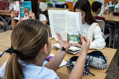 Students reading at La Gavina school, in Picanya, Valencia.
