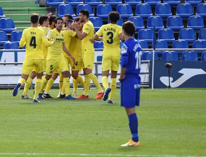 Los jugadores del Villarreal festejan uno de sus tres goles al Getafe