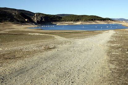 Pantano de Entrepeñas (Guadalajara), en la cabecera del Tajo, el pasado viernes, al 30% de su capacidad.