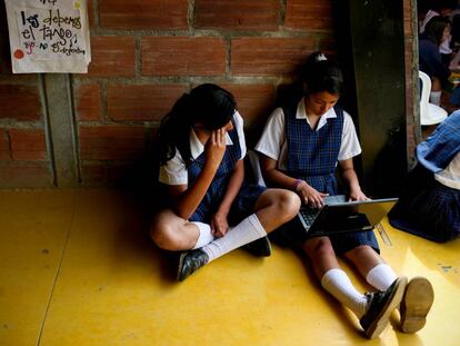Alumnas de una escuela secundaria rural, en La Ceja (Colombia).