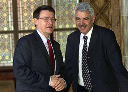 El ministro Jordi Sevilla y el presidente de la Generalitat, Pasqual Maragall, en Barcelona.