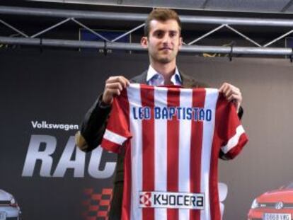 Baptistao posa con la camiseta del Atlético.