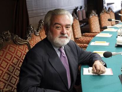 Dar&iacute;o Villanueva, director de la Real Academia Espa&ntilde;ola, en la sala de juntas de la instituci&oacute;n.