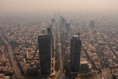 La zona centro de Ciudad de México durante una contingencia ambiental en abril de 2021.