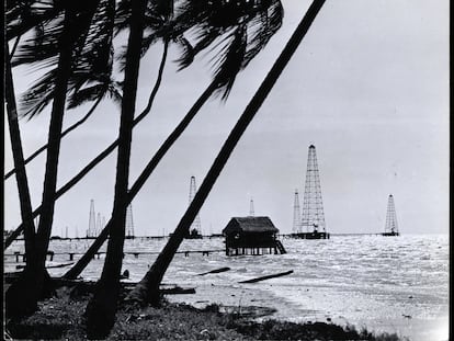 Plataformas petroleras en el lago Maracaibo (Venezuela), en febrero de 1944.