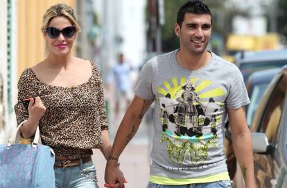 José Antonio Reyes, con su esposa.