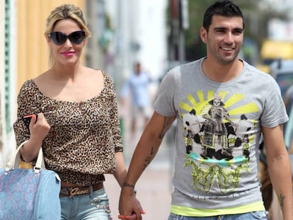 José Antonio Reyes, con su esposa.