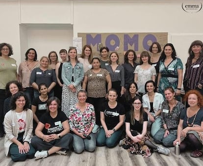 Un grupo de mujeres de las asociaciones EMMA y El parto es nuestro, en una reunión en Budapest en junio de 2022. 