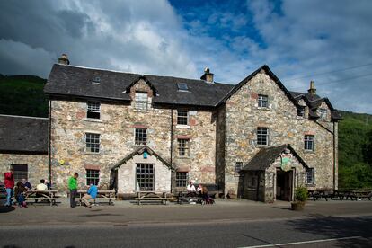 Exterior de The Drovers Inn, al norte de la localidad escocesa de Loch Lomond.