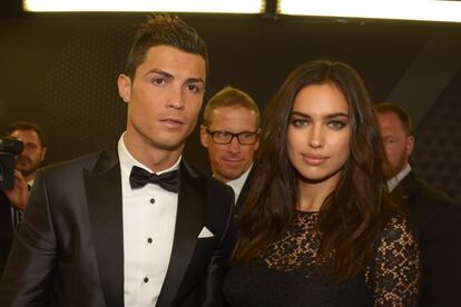 Irina Shayk y Cristiano Ronaldo discutieron con mensajes de texto y finalmente ella decidió finalizar por la misma vía. La modelo y el futbolista llevaban cuatro años saliendo, pero los rumores de infidelidad del delantero dificultaron cada vez más la relación.