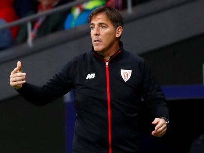 Eduardo Berizzo dirige al Athletic, su exequipo, el pasado noviembre ante el Atlético en el Metropolitano.