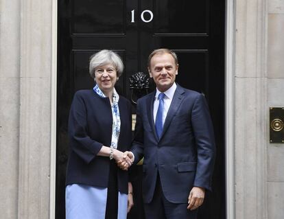 La primera ministra británica, Theresa May recibe al presidente del Consejo Europeo, Donald Tusk en Londres, Reino Unido.
