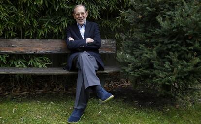 Javier Solana posa en el jardín de ESADE en diciembre.