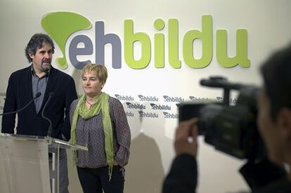 Pello Urizar y Rebeka Ubera, en la presentación de la hoja de ruta independentista.