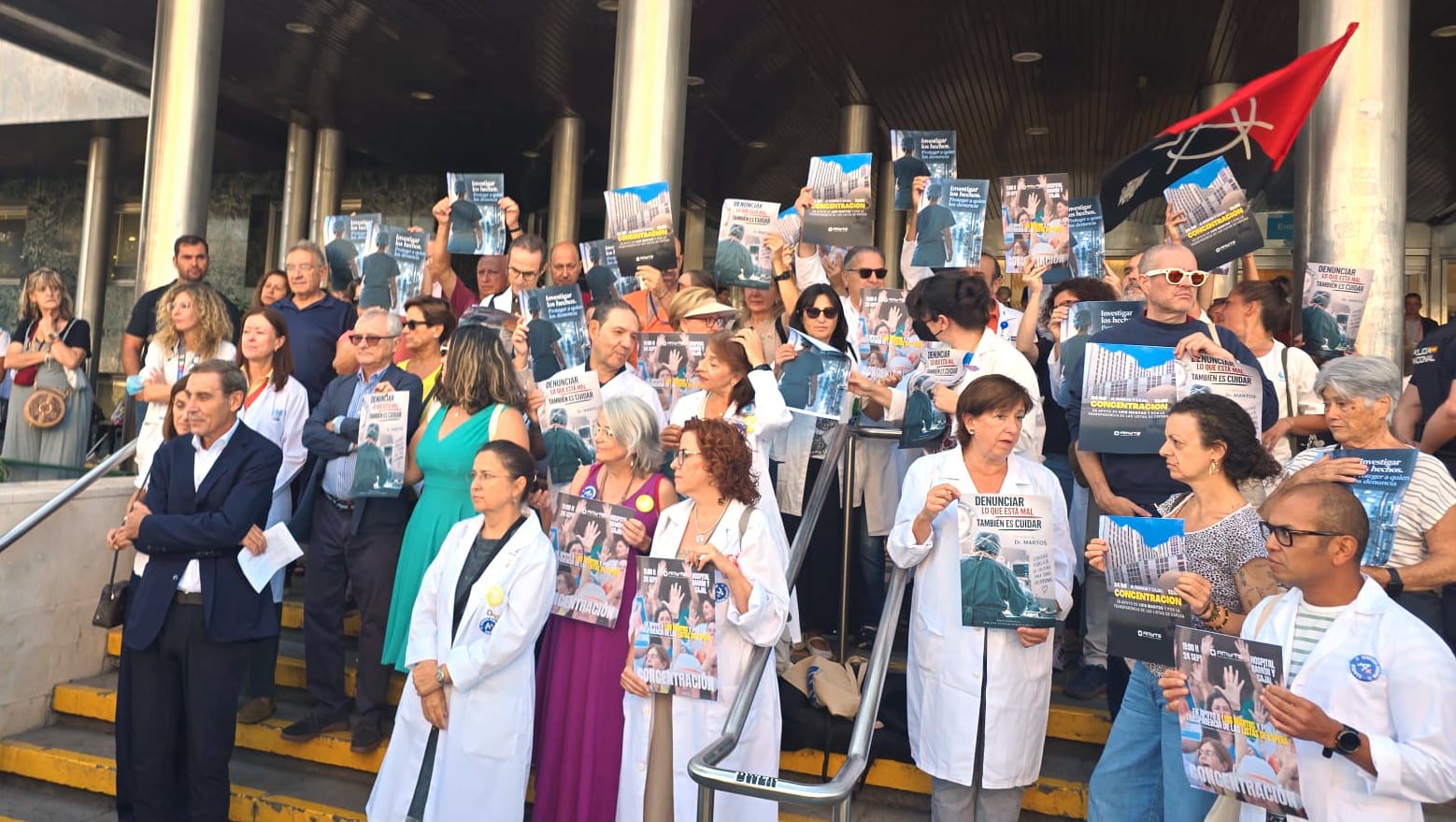 El doctor Luis Martos se querella contra la consejera de Sanidad madrileña por decir que él manipuló las listas de espera