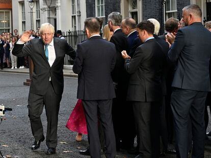 Boris Johnson se despide de su equipo tras pronunciar en Londres su último discurso como primer ministro, el 6 de septiembre de 2022.