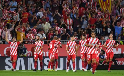 Los jugadores del Girona celebran un gol en su estadio de Montilivi.