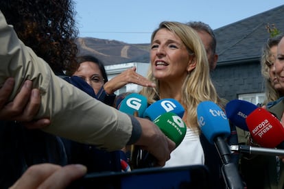 La vicepresidenta segunda y ministra de Trabajo y Economía Social, Yolanda Díaz, en el Centro Social San Vicente de Leira, a 12 de septiembre de 2025, en Vilamartín de Valdeorras, Ourense, Galicia (España).