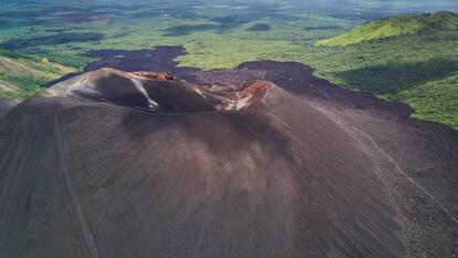 Vista del volcán Cerro Negro, en el departamento de León (Nicaragua).