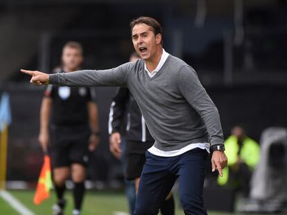 Lopetegui da instrucciones en la banda en el pasado Celta-Sevilla (0-1).