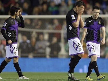 Sastre, Rueda y Rukavina se lamentan por la derrota en Mestalla. 