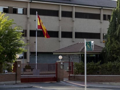 Fachada principal de la casa cuartel del municipio madrileño de Las Rozas.