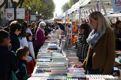 Una parada de libros a la Rambla de Tarragona.
