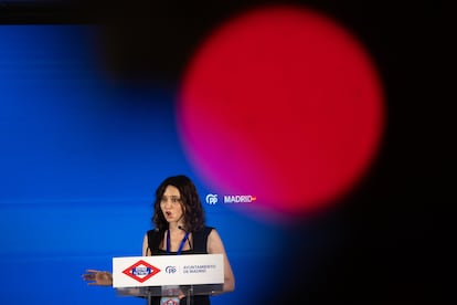 La presidenta de Madrid, Isabel Díaz Ayuso, en las I Jornadas Entre Distritos del PP de Madrid, el sábado en el Hotel NH Collection Madrid Eurobuilding.