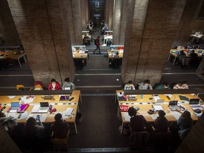 Biblioteca en el Edificio de las Aguas de la Universidad Pompeu Fabra.