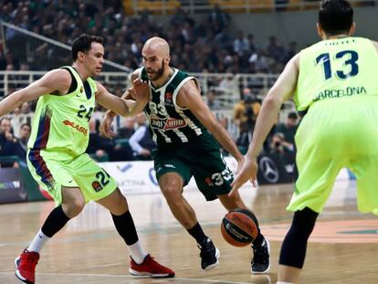 Kuric intenta frenar a Calathes.