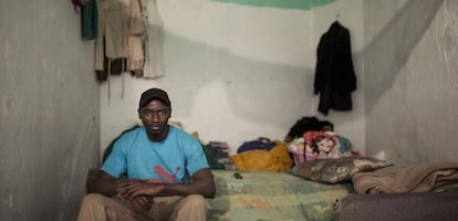 John Mendy, fotografiado el pasado domingo en su habitación de Tánger.