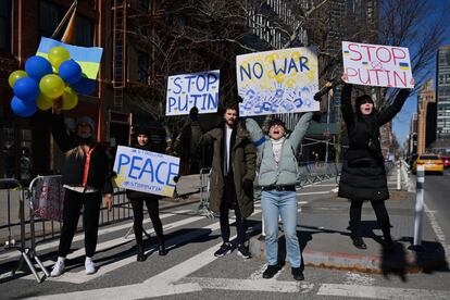 Una protesta contra la invasión rusa en Ucrania, este lunes ante la sede de la ONU en Nueva York
