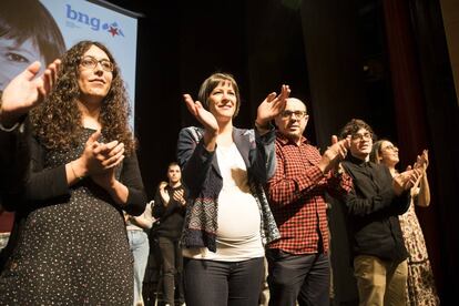Ana Pontón, con camiseta blanca, el pasado domingo 19 en el acto de presentación de su candidatura en Santiago.