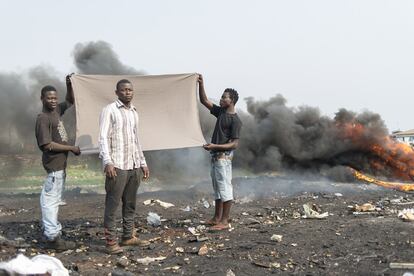 Johan, trabajador de Agbogbloshie, posa para la cámara.