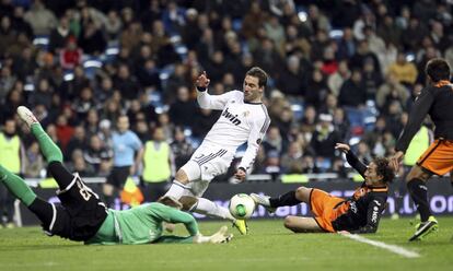 Segundo gol del Real Madrid obra de Guardado en propia meta.