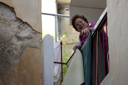 A woman reacts as she stands on her balcony at the village of Plomari on the Greek island of Lesbos, Greece, after a strong earthquake shook the eastern Aegean, June 12, 2017. REUTERS/Elias Marcou