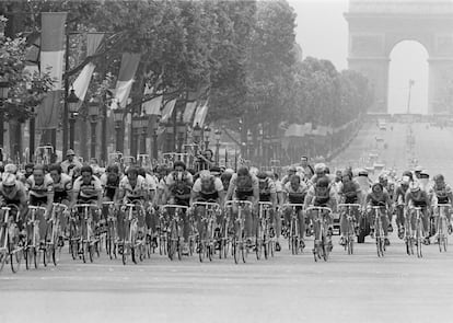 Los competidores del 71er Tour de France, en julio de 1984.
