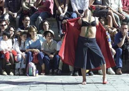 El grupo Erre Erre, durante su actuación en las calles de Sevilla.