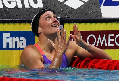 Mireia Belmonte reaccioa tras ganar el oro en los 200 mariposa, durante los mundiales de natación, en Budapest.