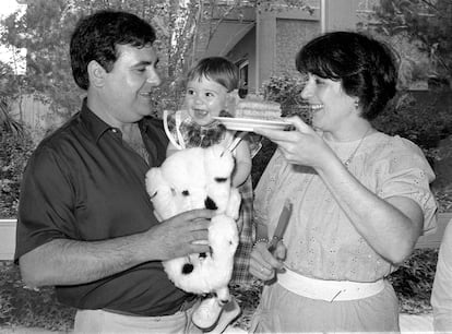 Victoria Anna Perea, celebra su primer cumpleaños en Barcelona, el 12 de julio de 1958.
