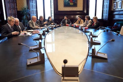 Roger Torrent preside una reunión de la Mesa del Parlament el pasado 13 de febrero.