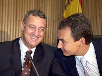 Jesús Caldera y José Luis Rodríguez Zapatero, durante la reunión del Grupo Parlamentario Socialista.