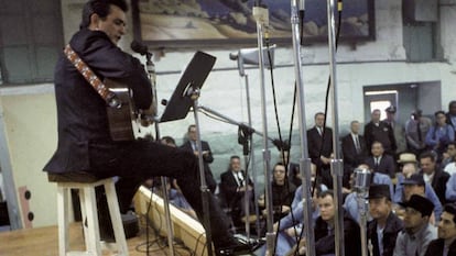 Johnny Cash, durante su actuación en la cárcel de Folsom, en 1968.