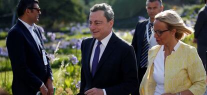 Mario Draghi llega al foro de bancos centrales que se celebra en Sintra