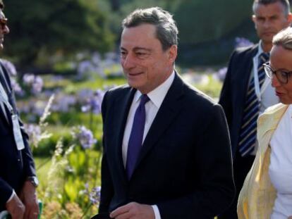 Mario Draghi llega al foro de bancos centrales que se celebra en Sintra