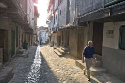 Una calle de San Martín de Trevejo (Cáceres.